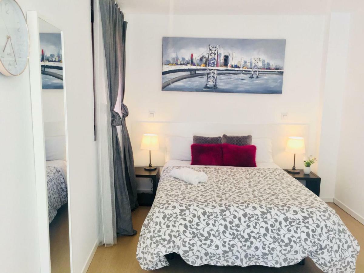 Ayz Javier Cabrini - Auto Check-In Property マドリード エクステリア 写真