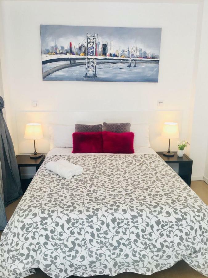 Ayz Javier Cabrini - Auto Check-In Property マドリード エクステリア 写真
