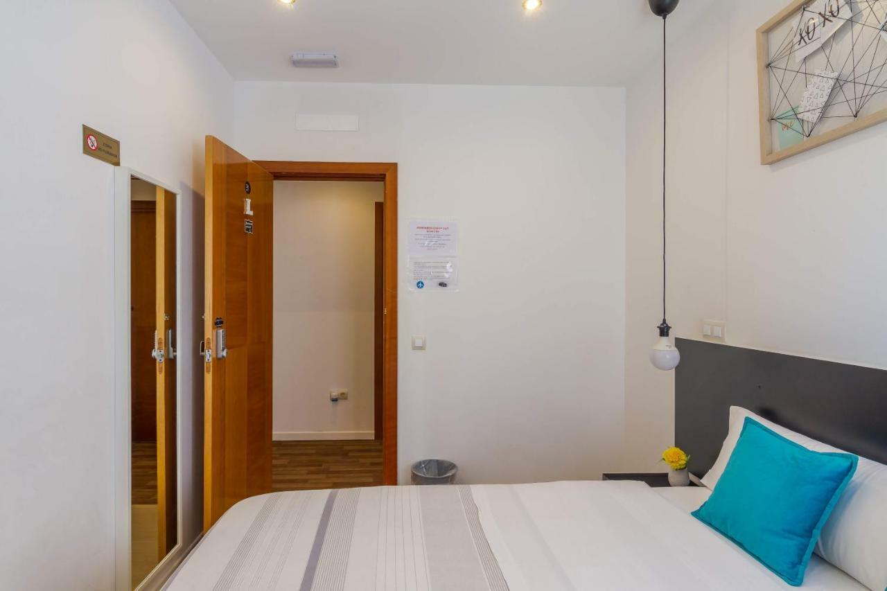 Ayz Javier Cabrini - Auto Check-In Property マドリード エクステリア 写真